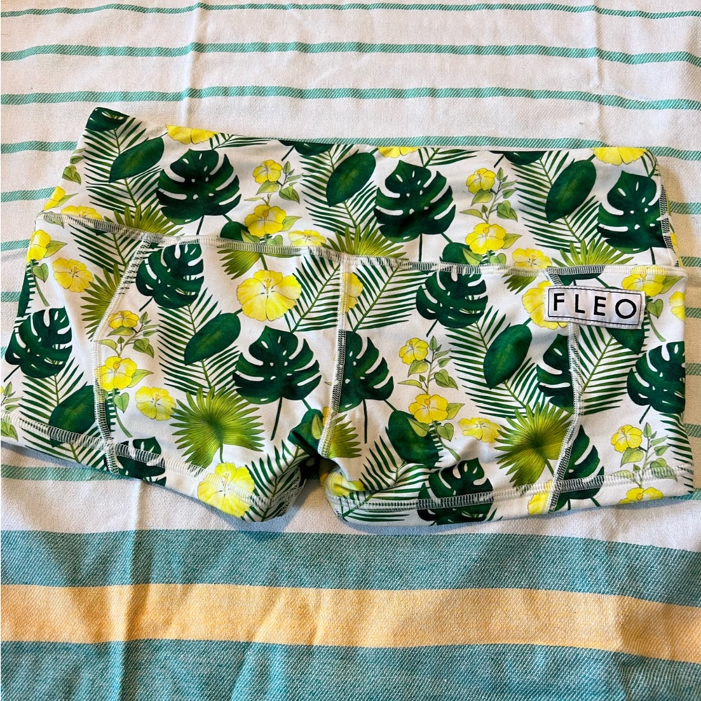Fleo Shorts